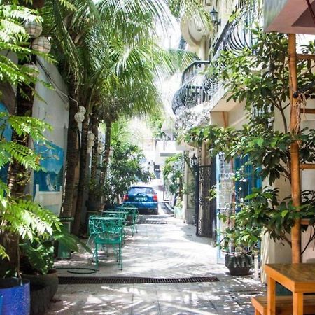 Bunks Hostel (Adults Only) Cebu Buitenkant foto