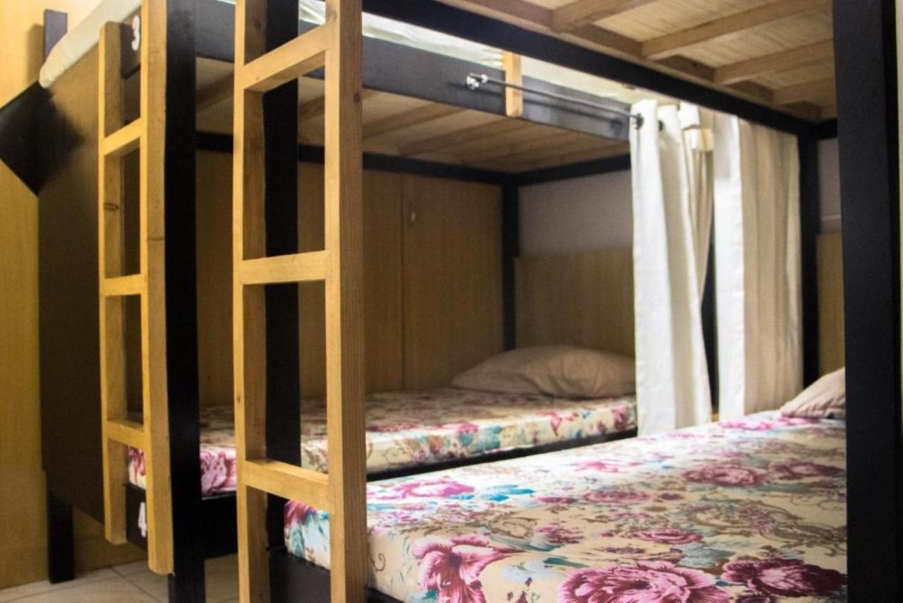 Bunks Hostel (Adults Only) Cebu Buitenkant foto