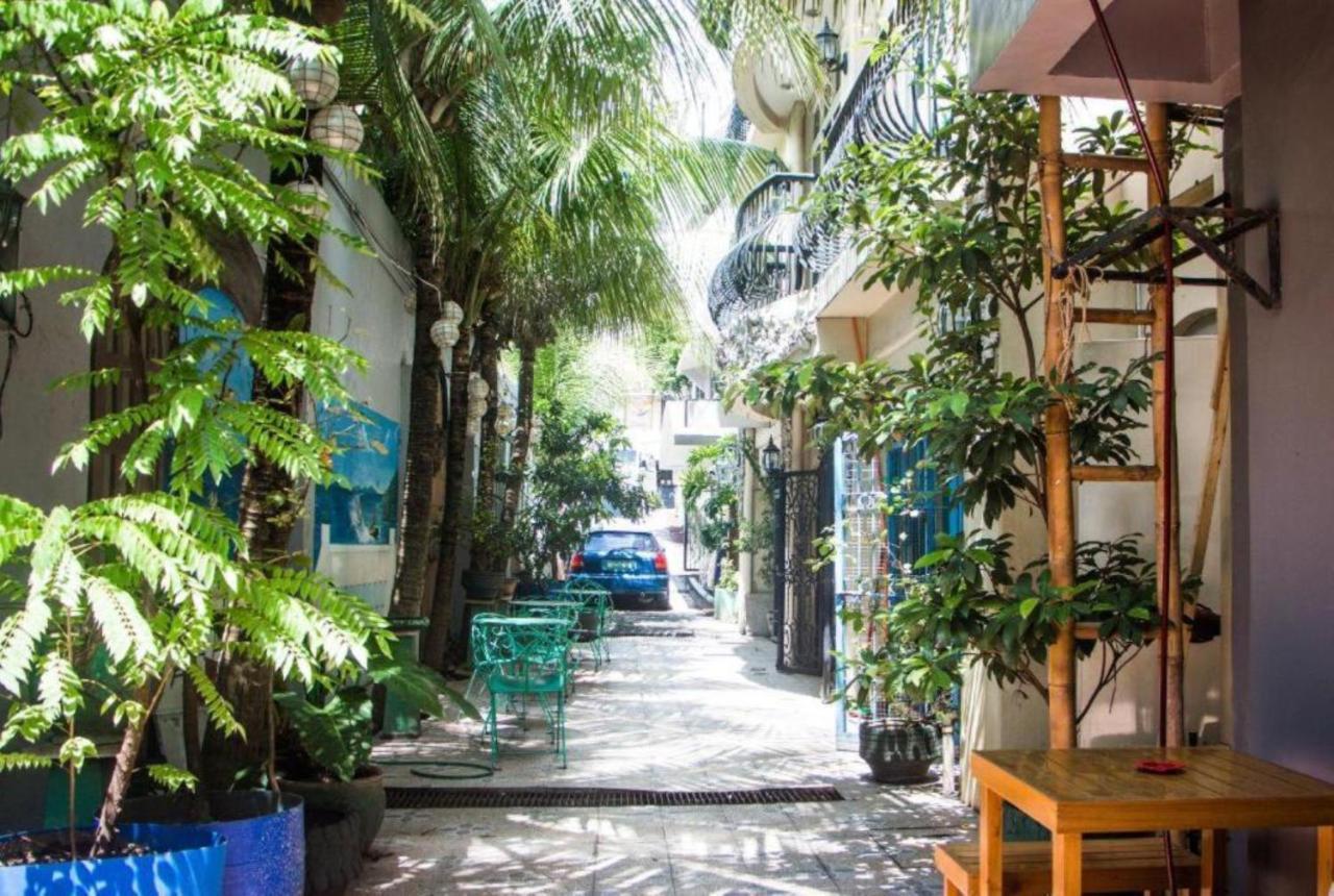 Bunks Hostel (Adults Only) Cebu Buitenkant foto