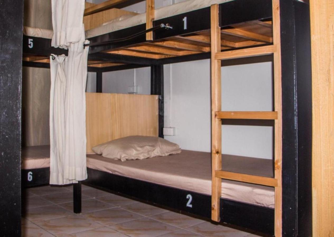 Bunks Hostel (Adults Only) Cebu Buitenkant foto
