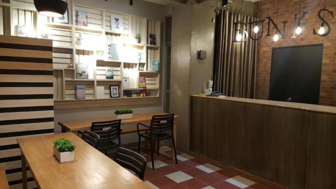 Bunks Hostel (Adults Only) Cebu Buitenkant foto