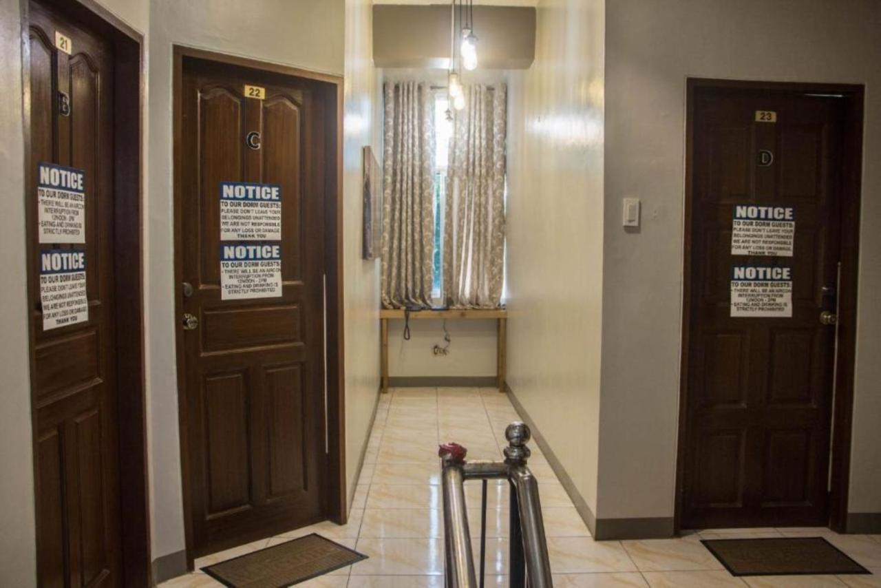Bunks Hostel (Adults Only) Cebu Buitenkant foto