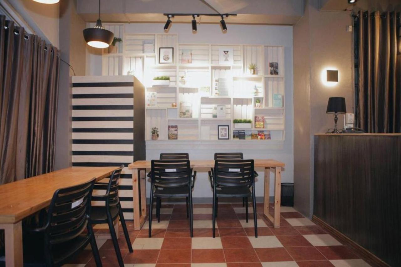 Bunks Hostel (Adults Only) Cebu Buitenkant foto