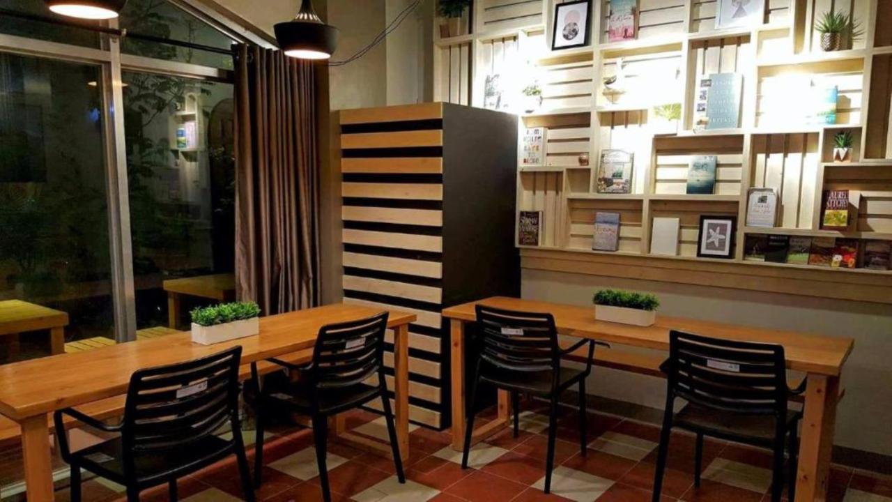 Bunks Hostel (Adults Only) Cebu Buitenkant foto