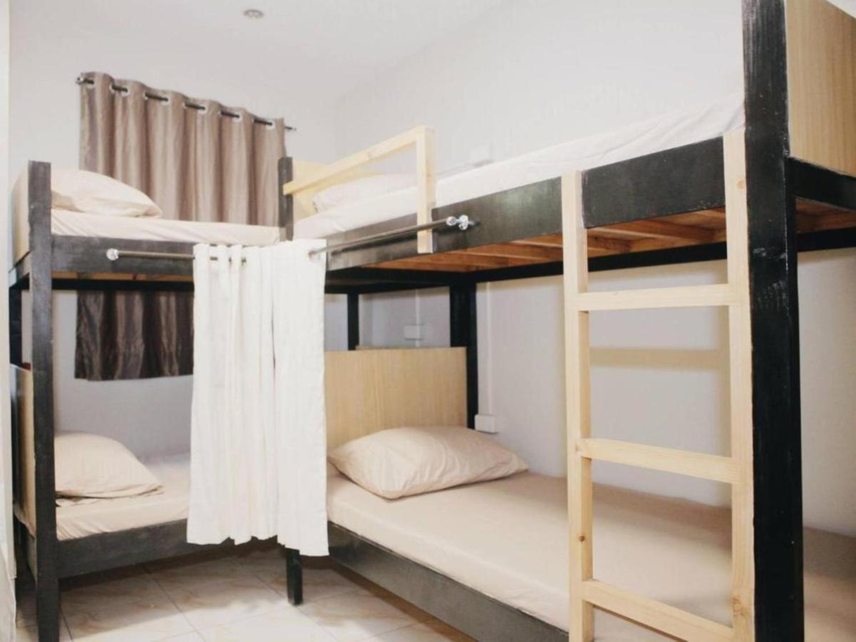 Bunks Hostel (Adults Only) Cebu Buitenkant foto
